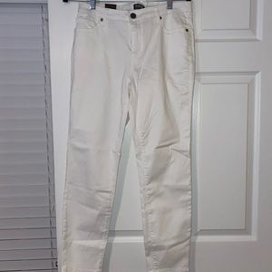 Trendy White stretchy skinny jeans